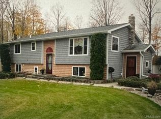 3917 21st Rd, Gladstone, MI 49837