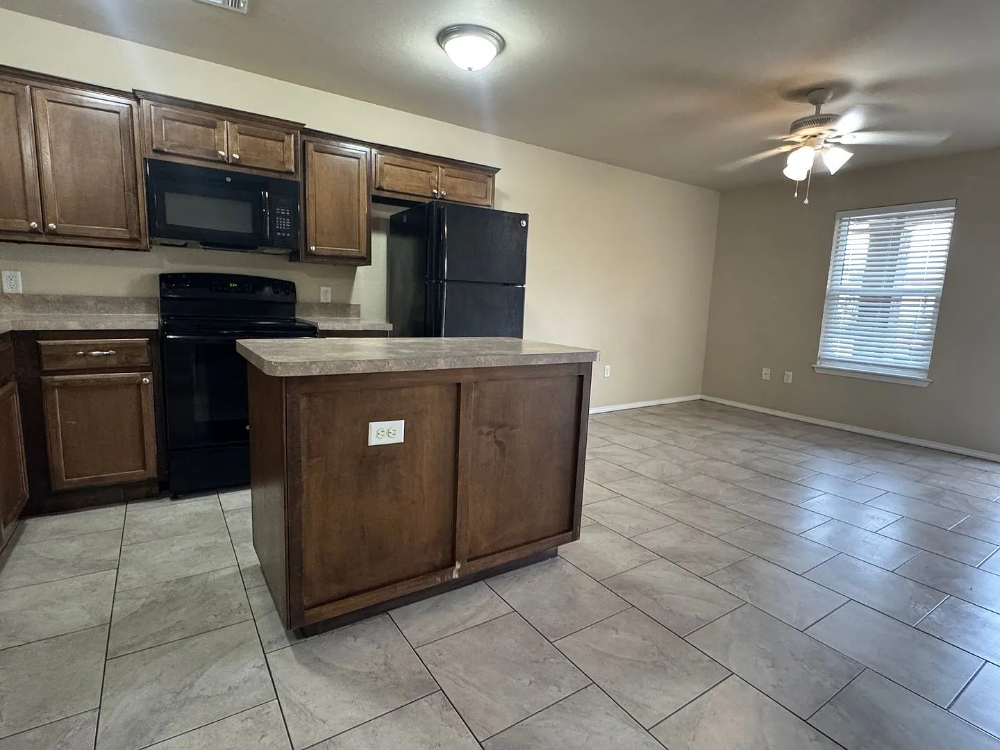 1301 Sw Washington Apt 3- Available Now! — Photo 4