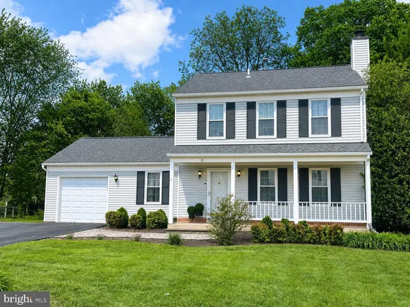 13 Red Wing Ct, Sterling, VA 20164