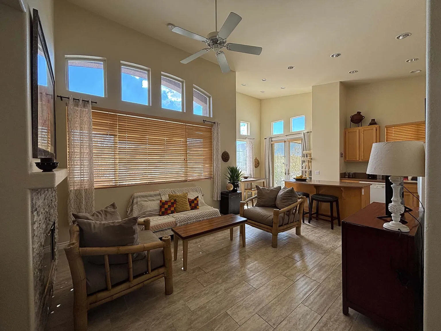 3 bed, 1235 sqft, $2,400 — Photo 4