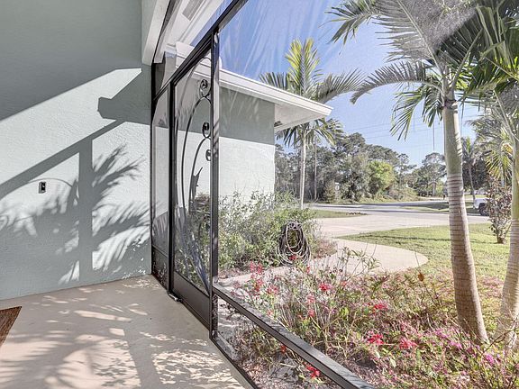 5th image of 625 SE Thornhill Drive