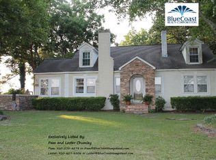 534 Malpass Corner Rd, Burgaw, NC 28425