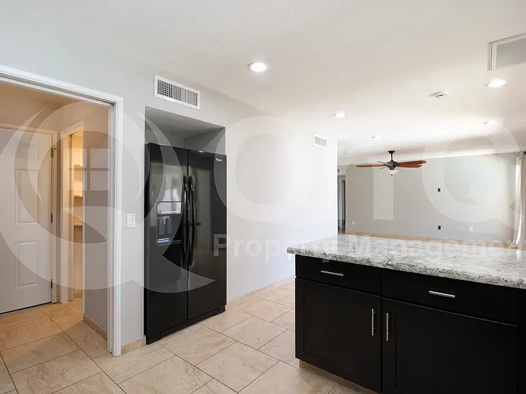 967 W La Jolla Dr — Photo 9