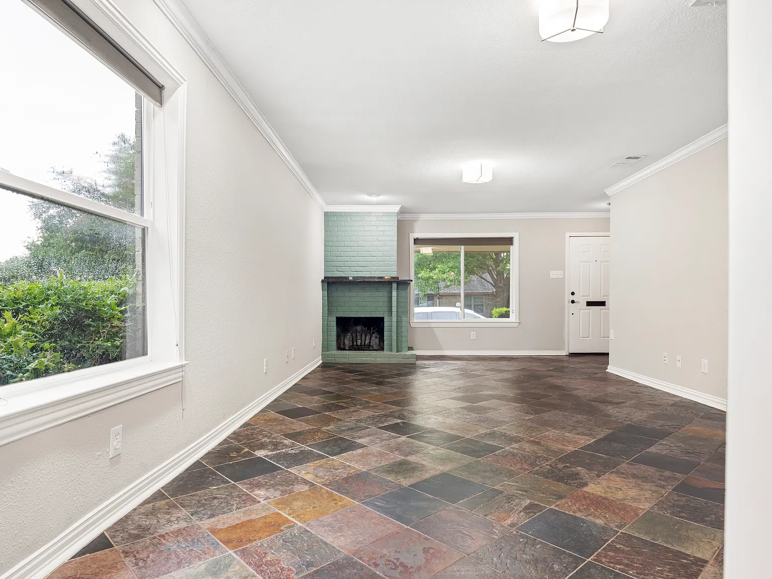 3 bed, 1380 sqft, $2,350 — Photo 2