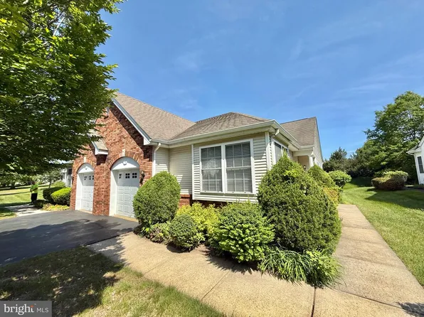 75 Meadowlark Dr, Hamilton, NJ 08690