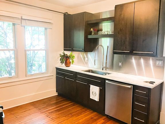 3rd image of 1702 Bernard Ave