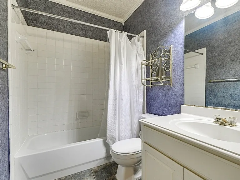 Saddle Dr — Photo 7