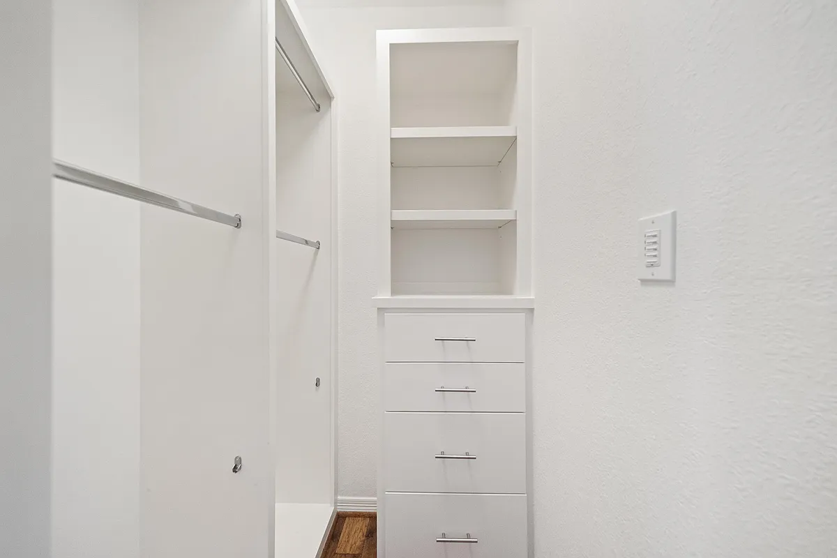 Walk in Closet w/Dresser - Kelliwood Arbor Ln