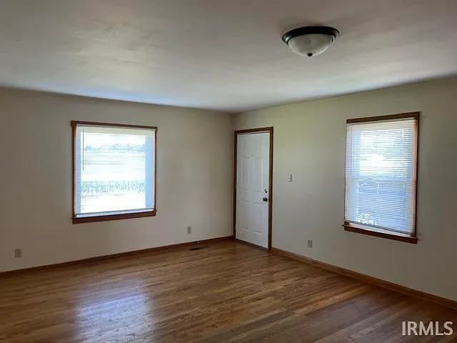 3 bed, 1.0 bath, 1184 sqft, $1,350 — Photo 3