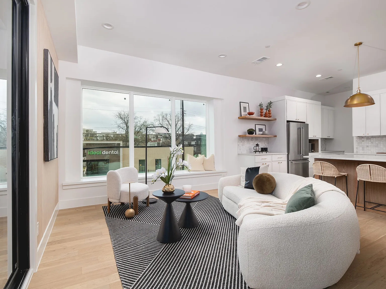 3 bed, 3.5 bath, 2071 sqft, $4,500 — Photo 1