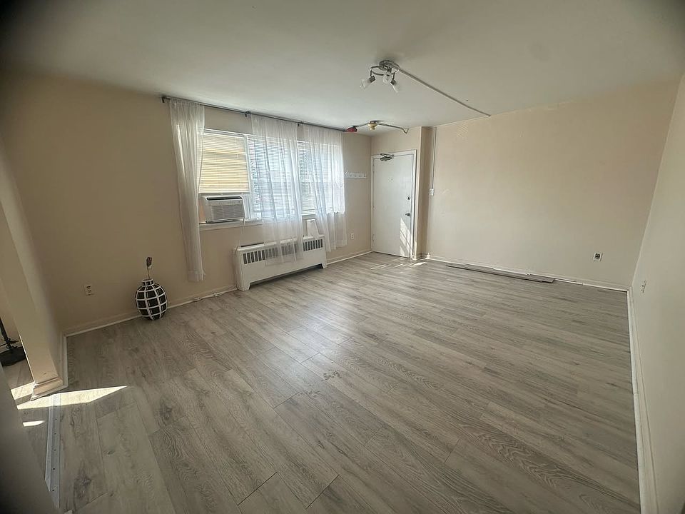 1st image of 8111 Castor Ave APT 4