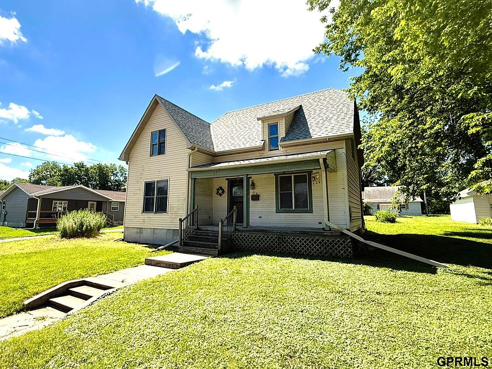 1st image of 641 W Court St