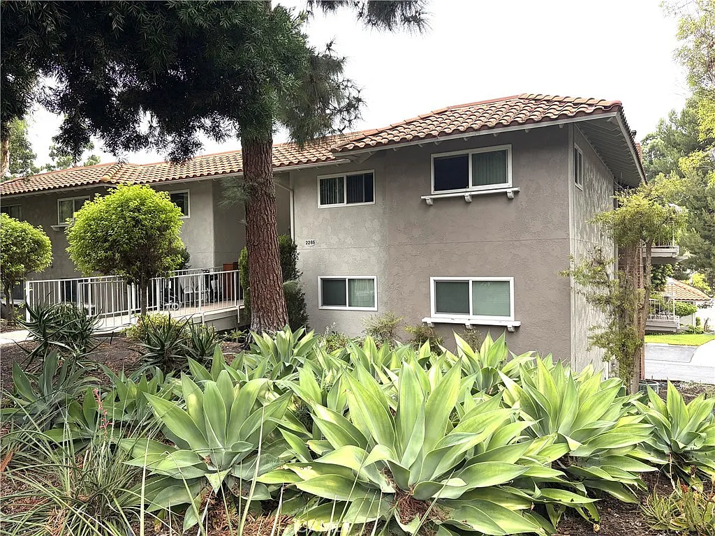 2 bed, 1057 sqft, $2,900 — Photo 2