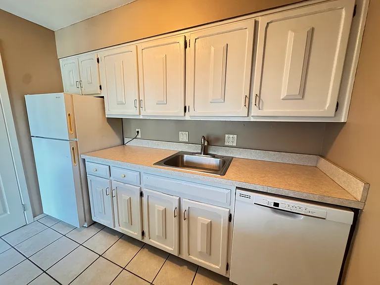 4403 S 27th St #6 — Photo 4