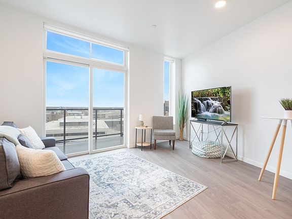 4th image of 335 Cedar St #709