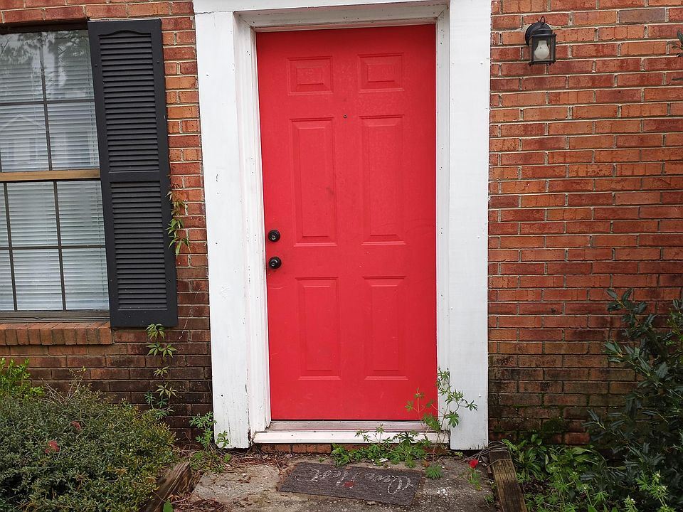 1st image of 110 Villa Ct #D