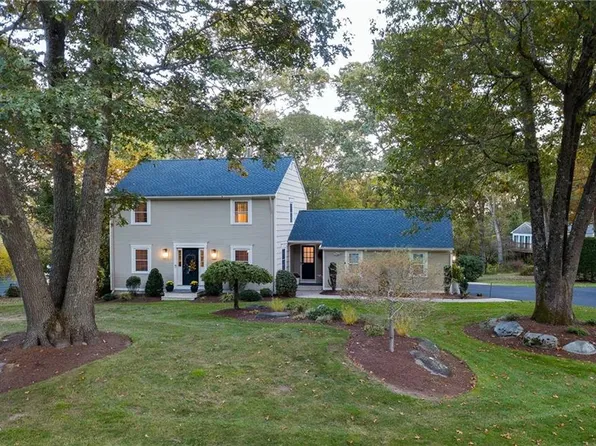 90 Bryant Dr, North Kingstown, RI 02852