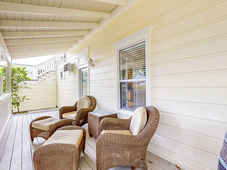 1133 Edwards St — Photo 5