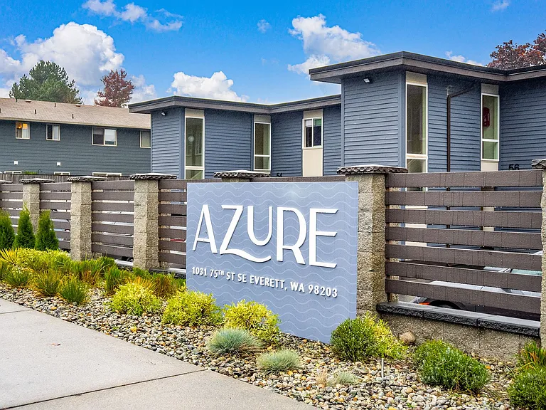 Azure Apartments — Photo 6