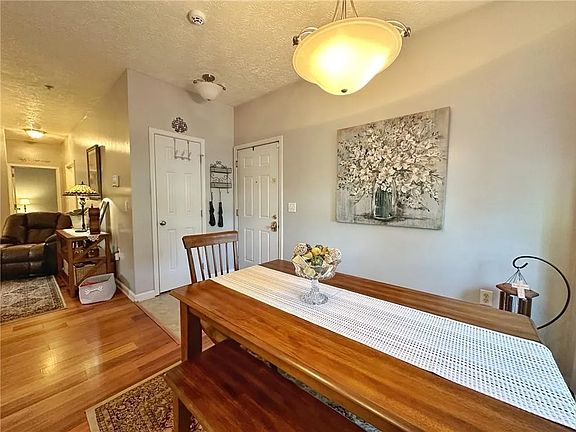 5th image of 412 Stockton Rdg