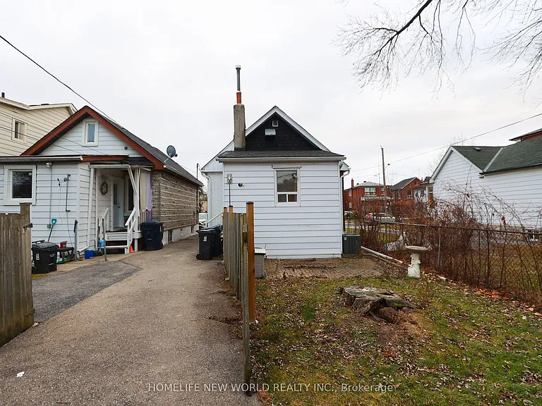 32 Pendeen Ave — Photo 43