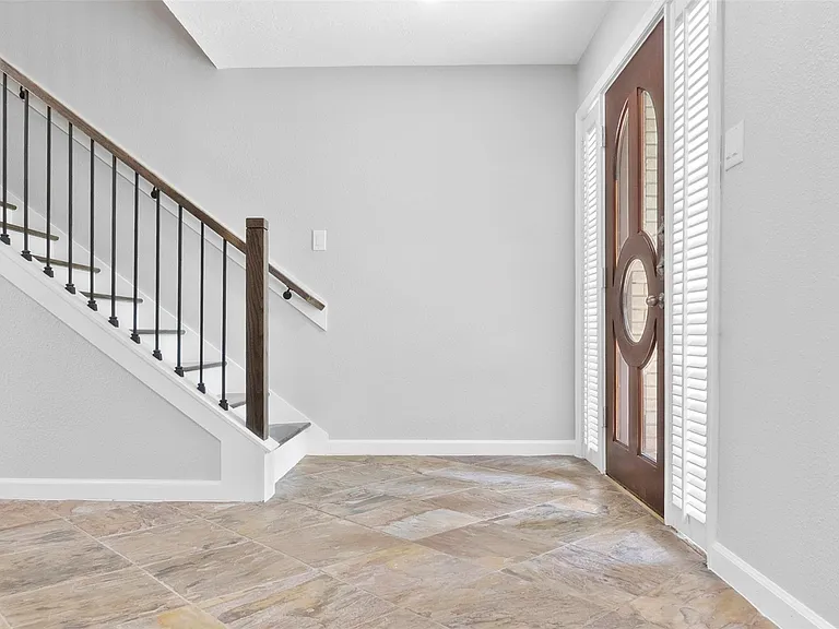 668 N Eldridge Pkwy — Photo 2