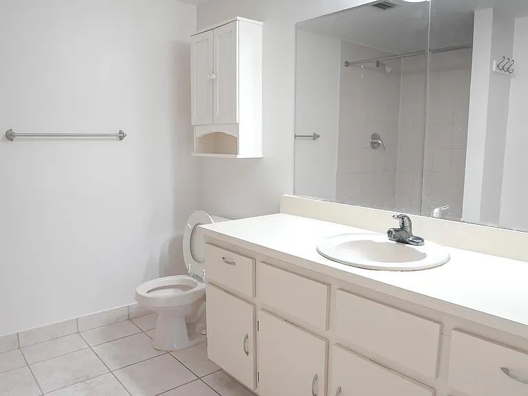 2112 S Cypress Bend Dr #404 — Photo 17