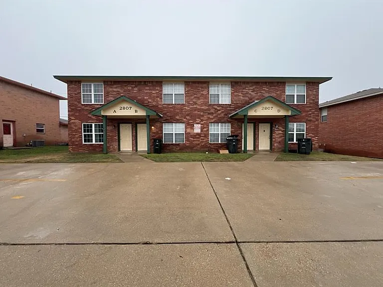 2807 Cantabrian Dr #B — Photo 1