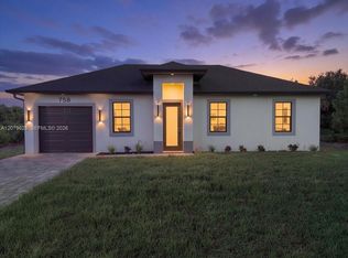 758 Long Distance Ln, Lehigh Acres, FL 33974