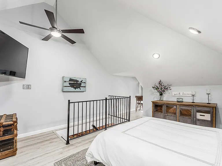 880 Harrison Ave — Photo 23