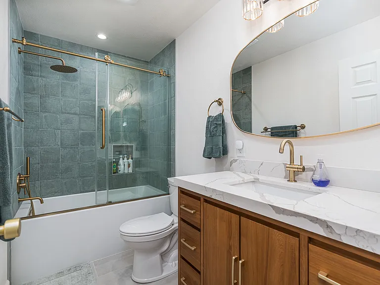 1372 Carinthia Ln — Photo 23