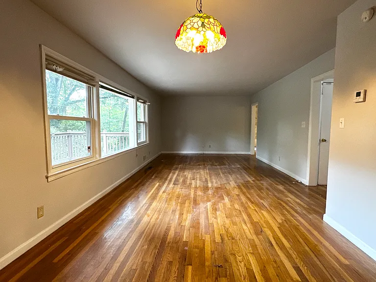 538 N Superior Ave — Photo 11