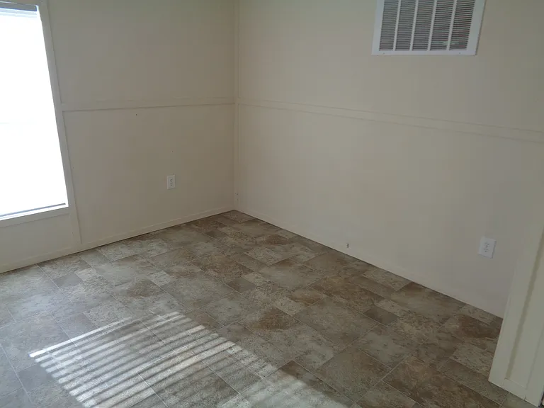 2967 1/2 Eastwood Pl — Photo 7