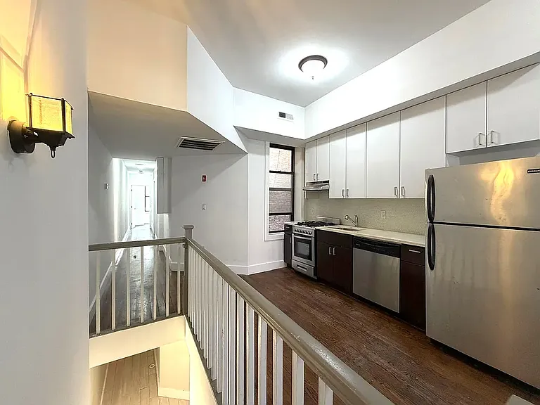 285 Cornelia St #1 — Photo 9