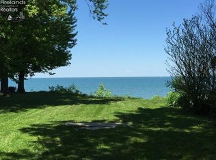 3968 Edgewater Blvd, Vermilion, OH 44089