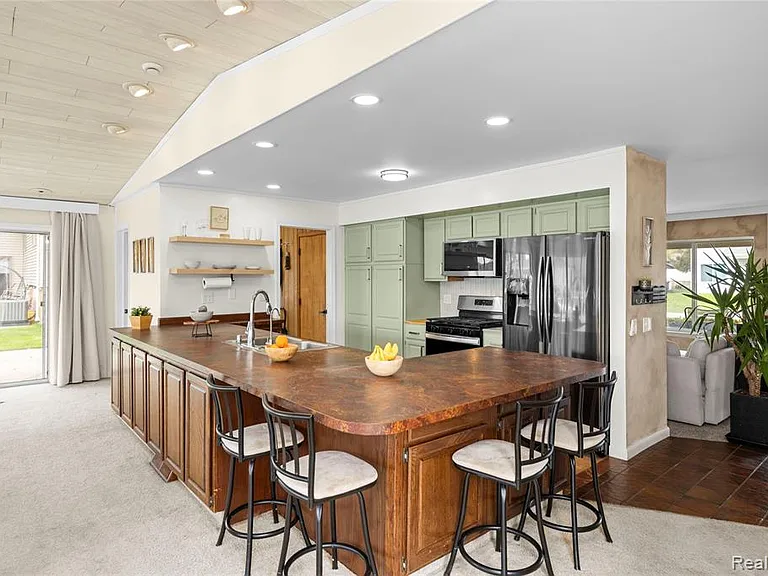 38027 Mallast St — Photo 10