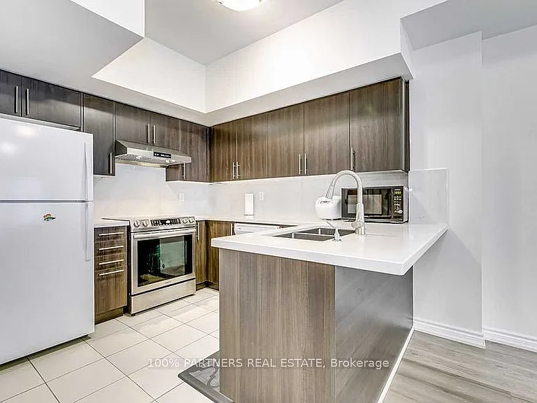 15 Eaton Park Ln #23 — Photo 2
