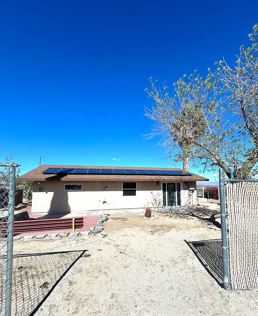 Beautiful 1 Bedroom 1 Bathroom Home — Photo 1