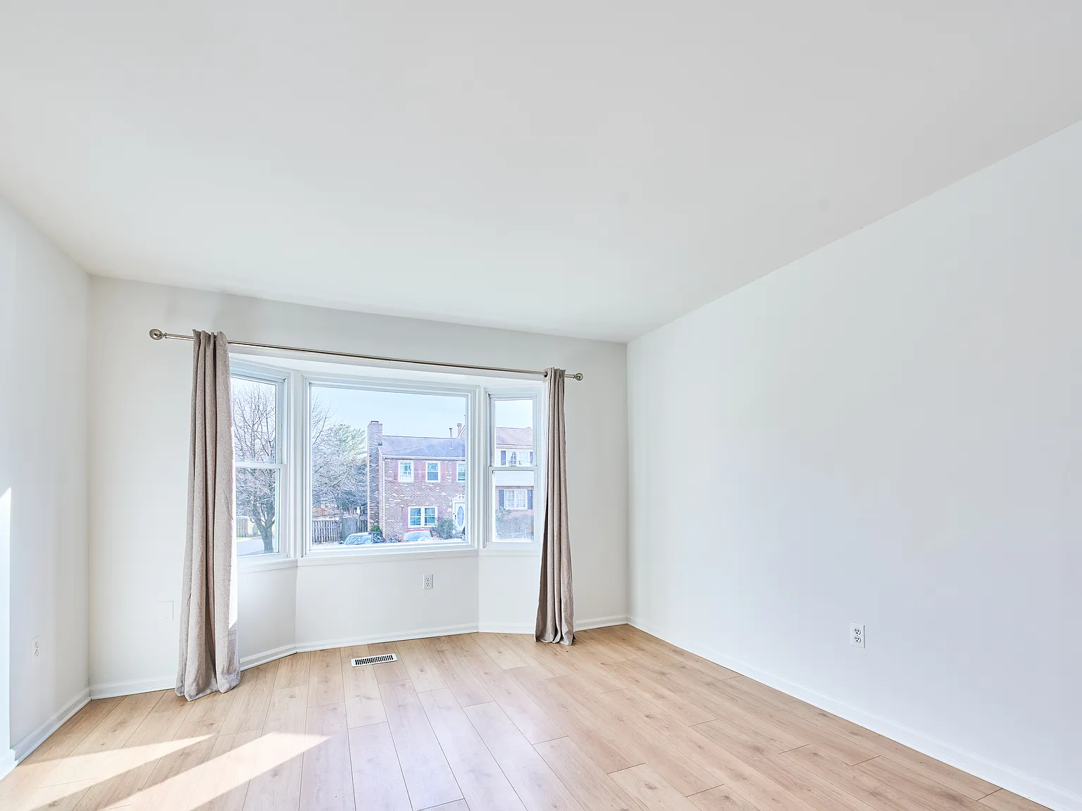 3 bed, 1554 sqft, $2,650 — Photo 4