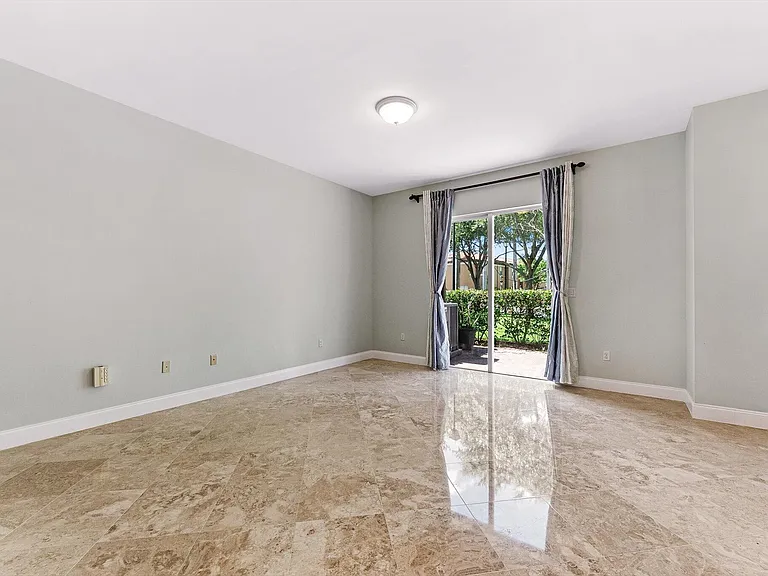 6884 Julia Gardens Dr — Photo 9
