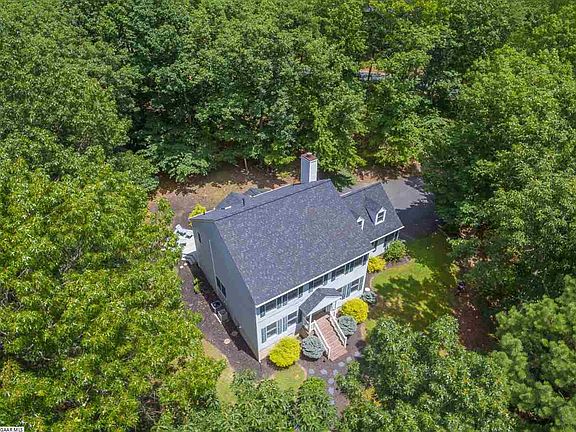 3rd image of 686 Chinquapin Dr