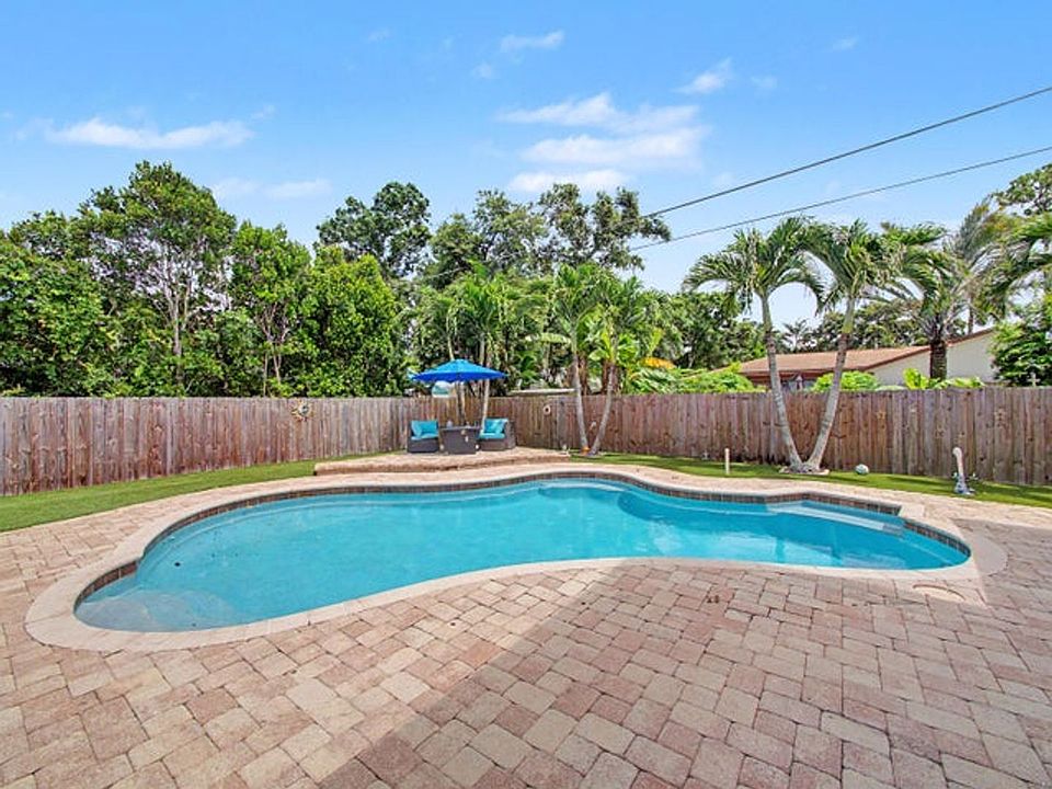 1st image of 4868 Canal Dr