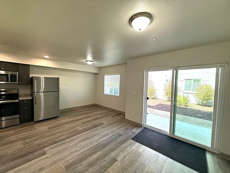 529 S Pine St — Photo 3