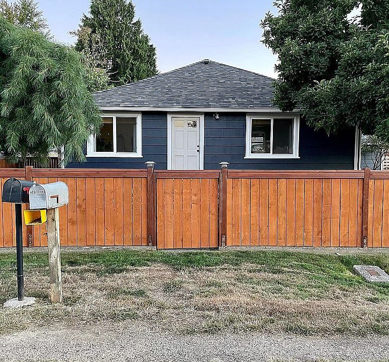 1st image of 4804 73rd Pl NE