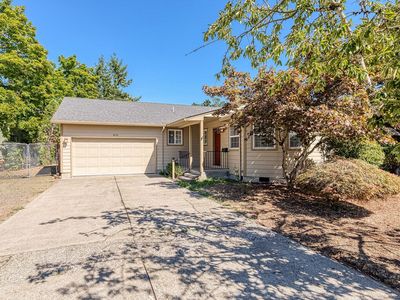 870 N 2nd St, Silverton, OR, 97381
