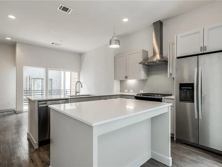 2290 N Fitzhugh Ave #20 — Photo 16