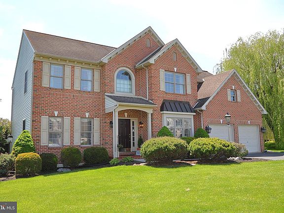 3rd image of 18 Hartford Dr