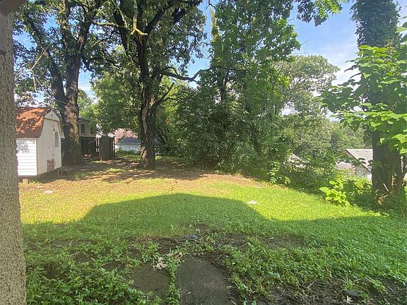 4th image of 2320 SW 9th St