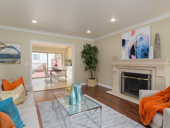4th image of 1077 Everglades Dr