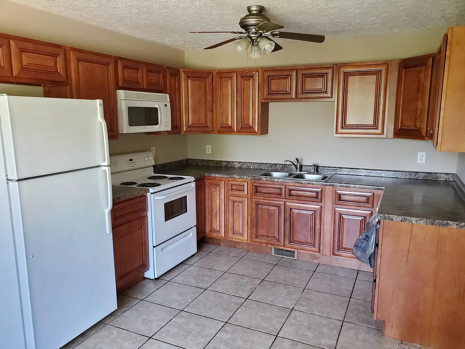 2 bed, 1080 sqft, $1,395 — Photo 2